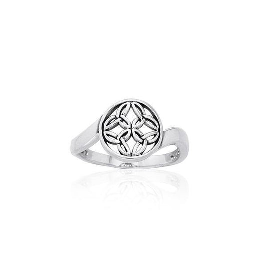 Round Celtic Knot Silver Ring TRI891